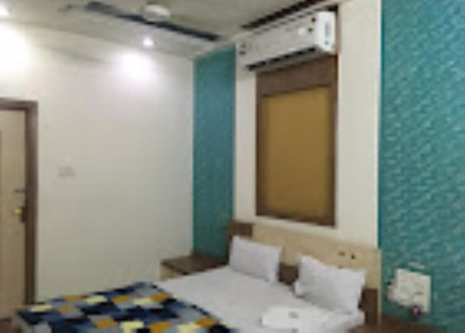 Hotel Rasraj , Dhule Zewnętrze zdjęcie